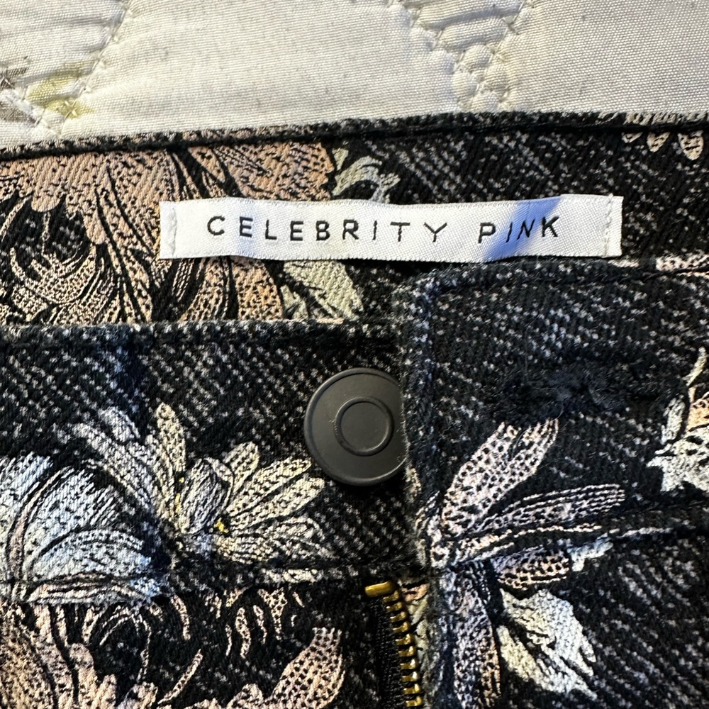 Floral Patterned Pants - Picture 5 of 5